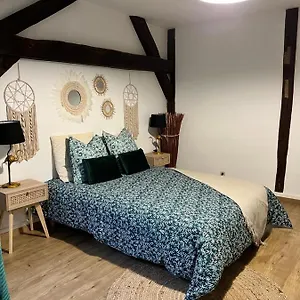 https://lescapade-moulins.hotels-rhonealpes.com